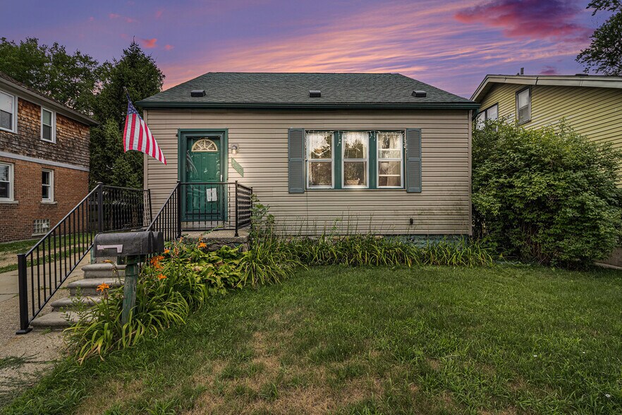 Primary Photo - 392 E Cambourne St