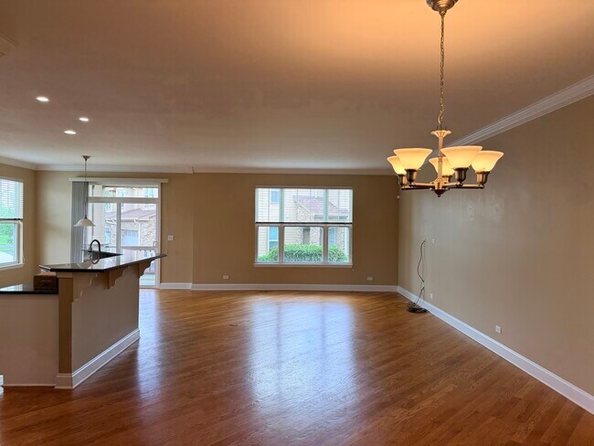 Building Photo - 1873 Crenshaw Cir