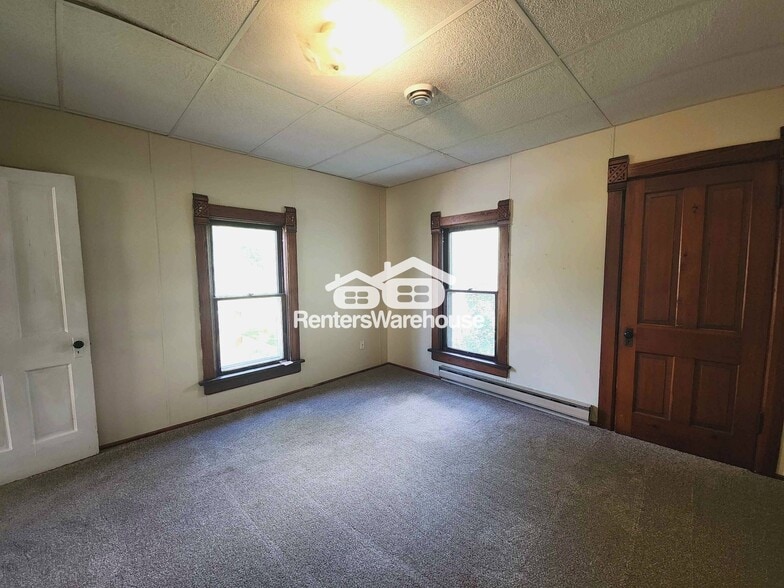 Building Photo - 260 S Plum St