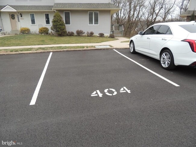 Building Photo - 404 Pinebrooke Cir