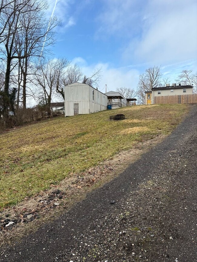 Building Photo - 2 Bedroom 1 Bath Mobile Home