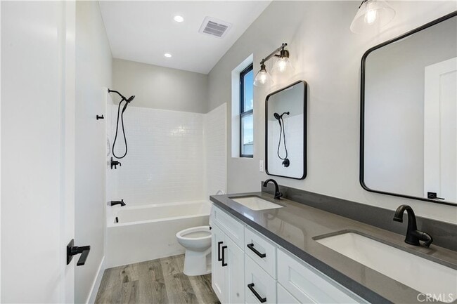 Building Photo - 13461 Bradley Ave