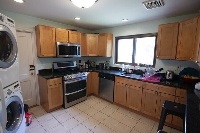 Building Photo - 9 Reservoir Rd