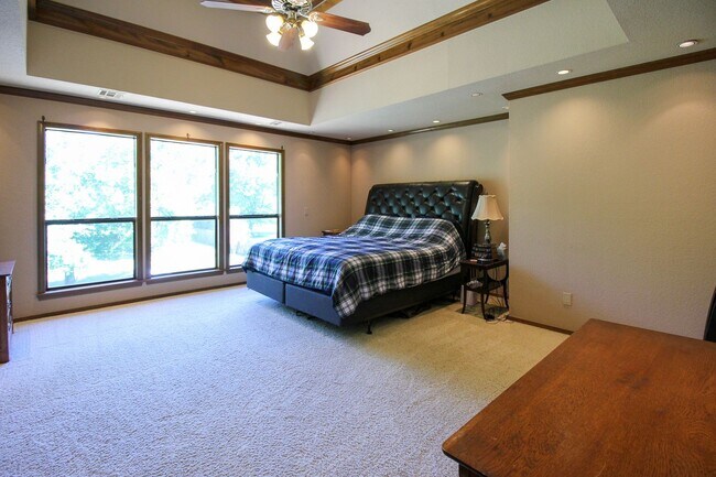 Building Photo - Space Galore In This Jenks South East Home!