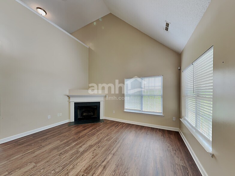 Building Photo - 341 Olde North Church Rd