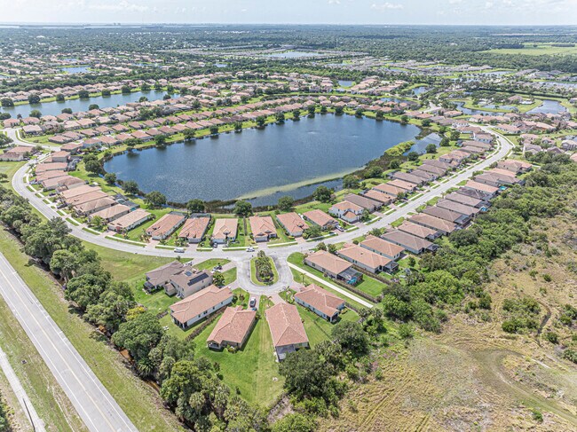 Building Photo - 1821 Berkshire Cir SW