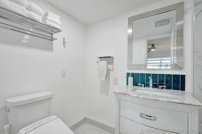 Building Photo - 1169 Hillsboro Mile
