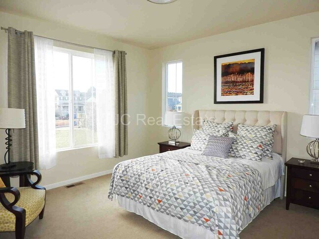 Building Photo - Central Park Town Home for Rent!