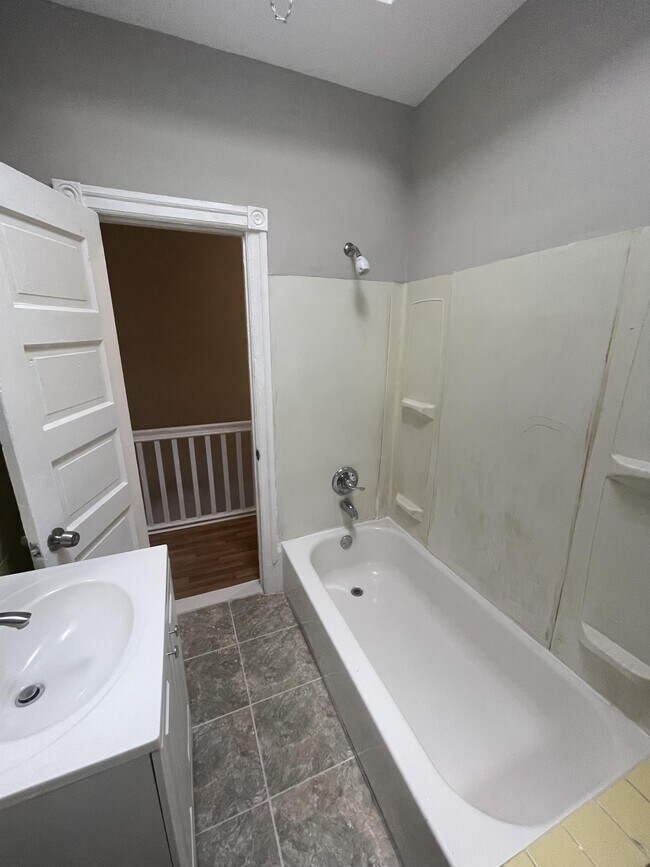 Building Photo - 2828 W Clementine St