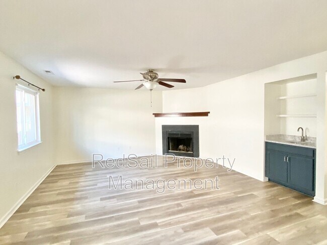 Building Photo - 839 Little Bay Ave