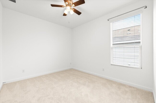 Building Photo - Spacious 4-Bed Home with Modern Upgrades, Fenced Yard & Community Pool in San Antonio