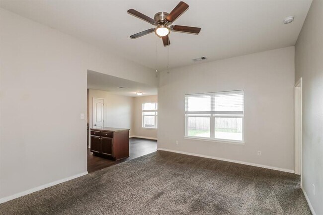 Building Photo - 3004 Oak Ln
