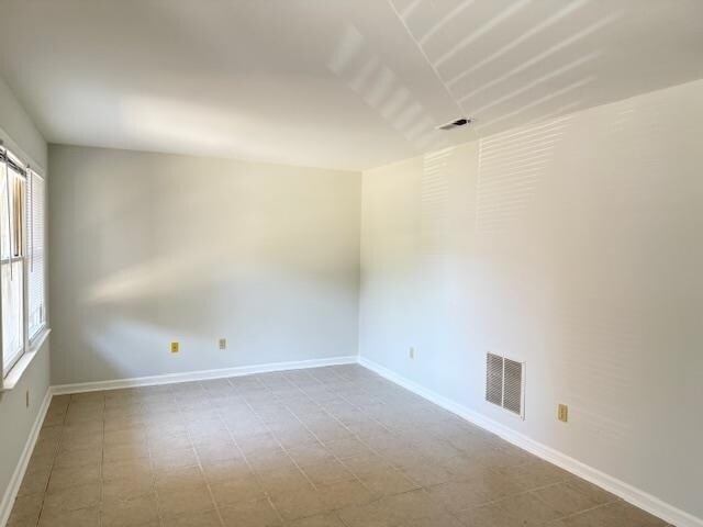 Building Photo - 4047 Fairway Dr