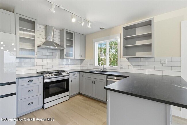 Building Photo - 5265 NY-9G