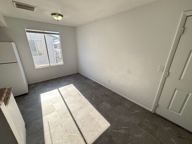 Building Photo - Charming 3Bed/1Bath apartment located in North Las Vegas— Enjoy Rent-Free Holidays!