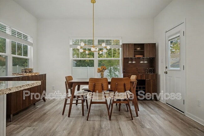 Building Photo - 3026 Peronne Ave