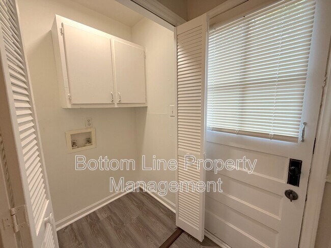 Building Photo - 3315 Wiseman Dr