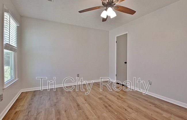 Building Photo - 210 Bella Rosa