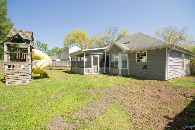 Building Photo - 215 Cypress Creek Dr