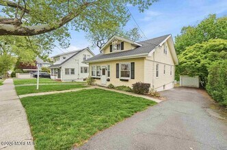 Building Photo - 144 Crestwood Ave