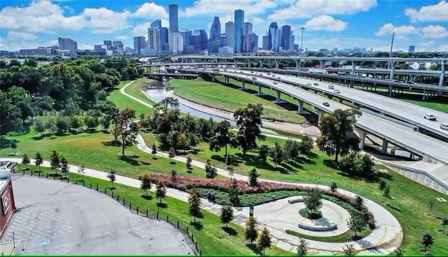 Building Photo - 1528 Chestnut St