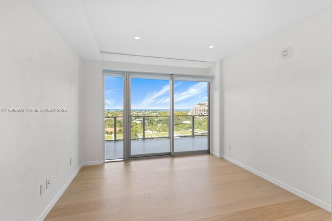 Building Photo - 350 Ocean Dr