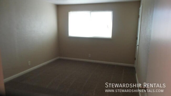 Building Photo - 759 N Cloverleaf Loop