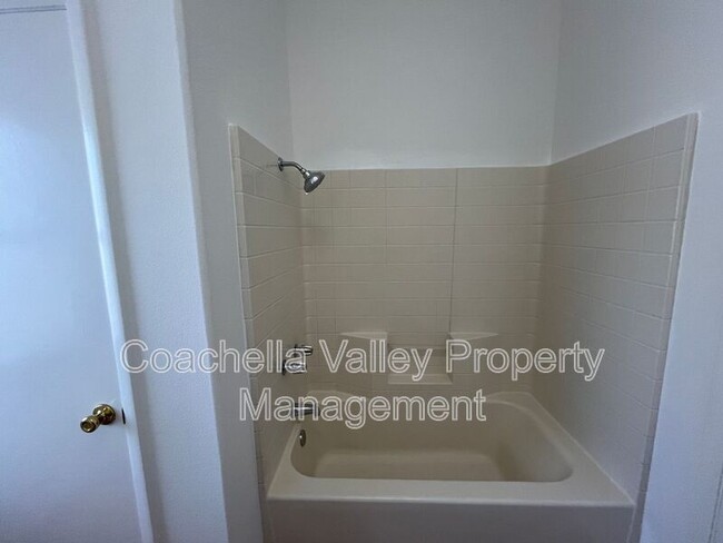 Building Photo - 53750 Avenida Alvarado