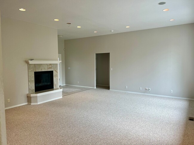 Building Photo - Spacious, Well-Appointed home in a Highly Desirable Location!