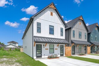 Building Photo - 8017 Cora St