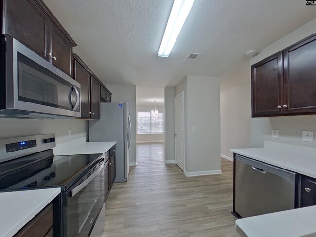 Building Photo - 750 Chariot Way