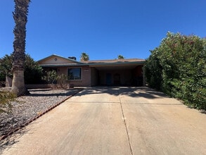 Building Photo - 1205 E Cottonwood Dr