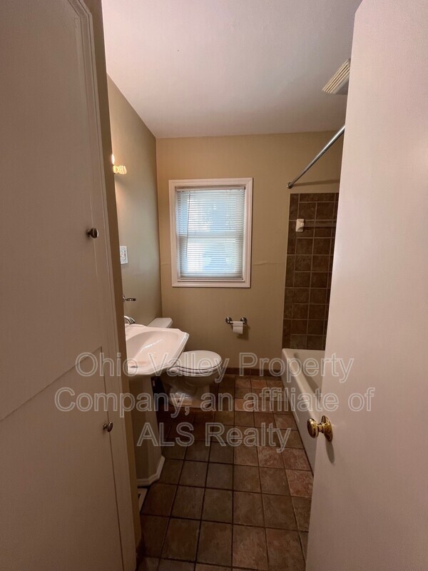 Building Photo - 3812 Napanee Rd