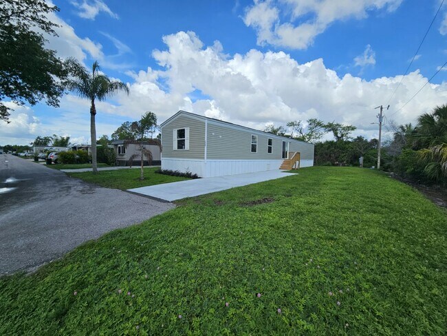 Building Photo - 1089 Myakka Dr