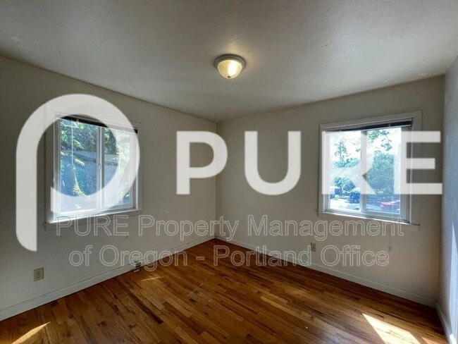 Building Photo - 1511 SE Oak St