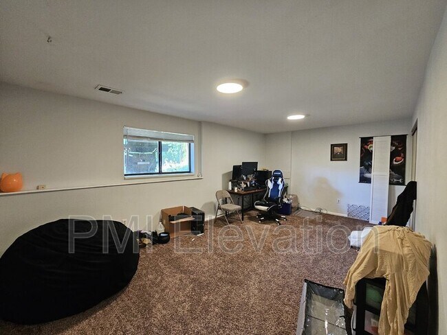 Building Photo - 146 Yank Way