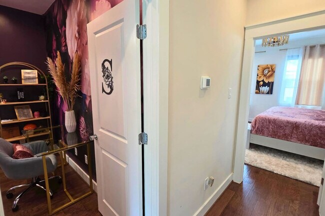 Building Photo - 5342 Donovan Gdns Ln