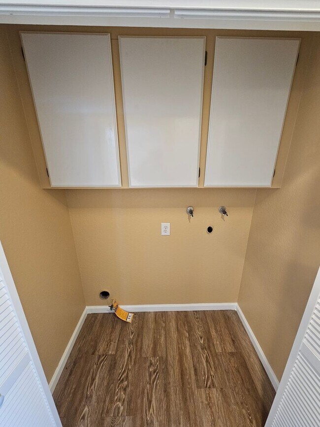 Building Photo - 12th St Omid