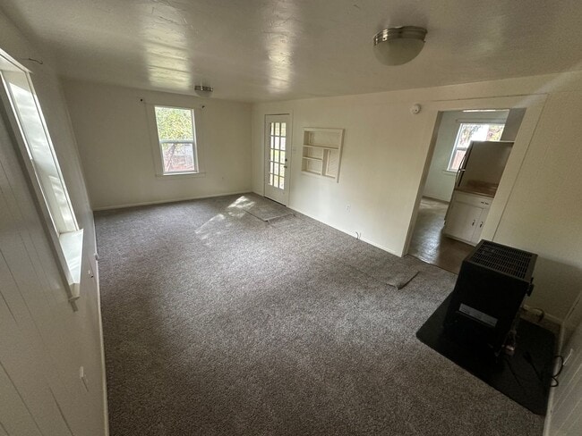 Building Photo - Cozy Quiet Grass Valley Charmer - 1/1 650 SF (Driveway, Parking, & Yard)