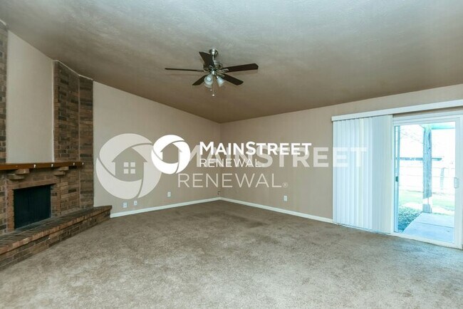 Building Photo - 3 Bedroom Pet-Friendly Home in Fort Worth, TX with Main Street Renewal