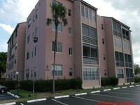 Building Photo - 2841 Somerset Dr