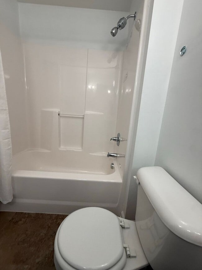 Building Photo - Spacious End-Unit Condo with Dual Primary Suites & Bonus Room