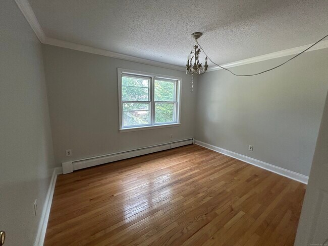 Building Photo - 14 Normandy Dr