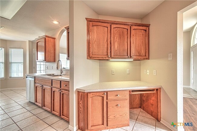 Building Photo - 5005 Warwicke Dr