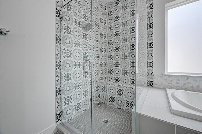 Building Photo - 8930 Spring Knoll Forest Dr
