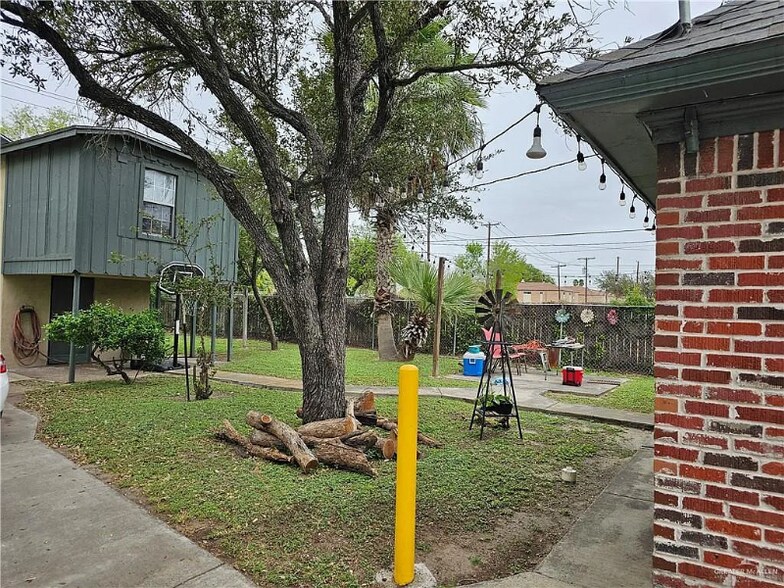 Building Photo - 1215 N 15th St