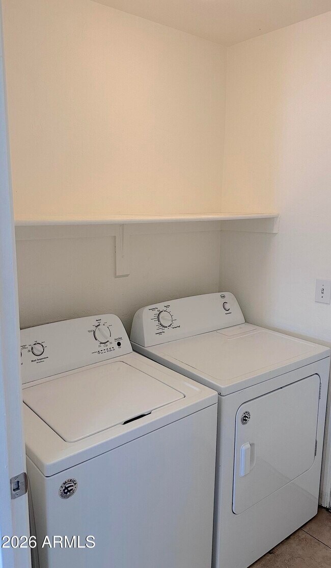 Building Photo - 4725 E Brown Rd