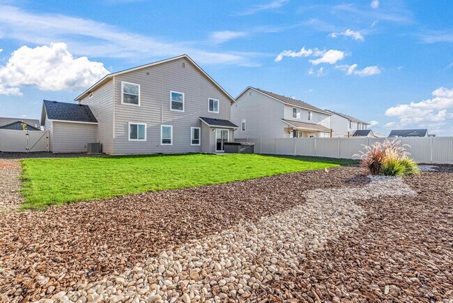 Building Photo - 5126 E Sylvan Hart Dr