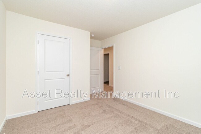 Building Photo - 2076 Southwood Cir