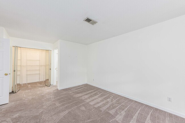 Building Photo - 1 Forest Glen Cir